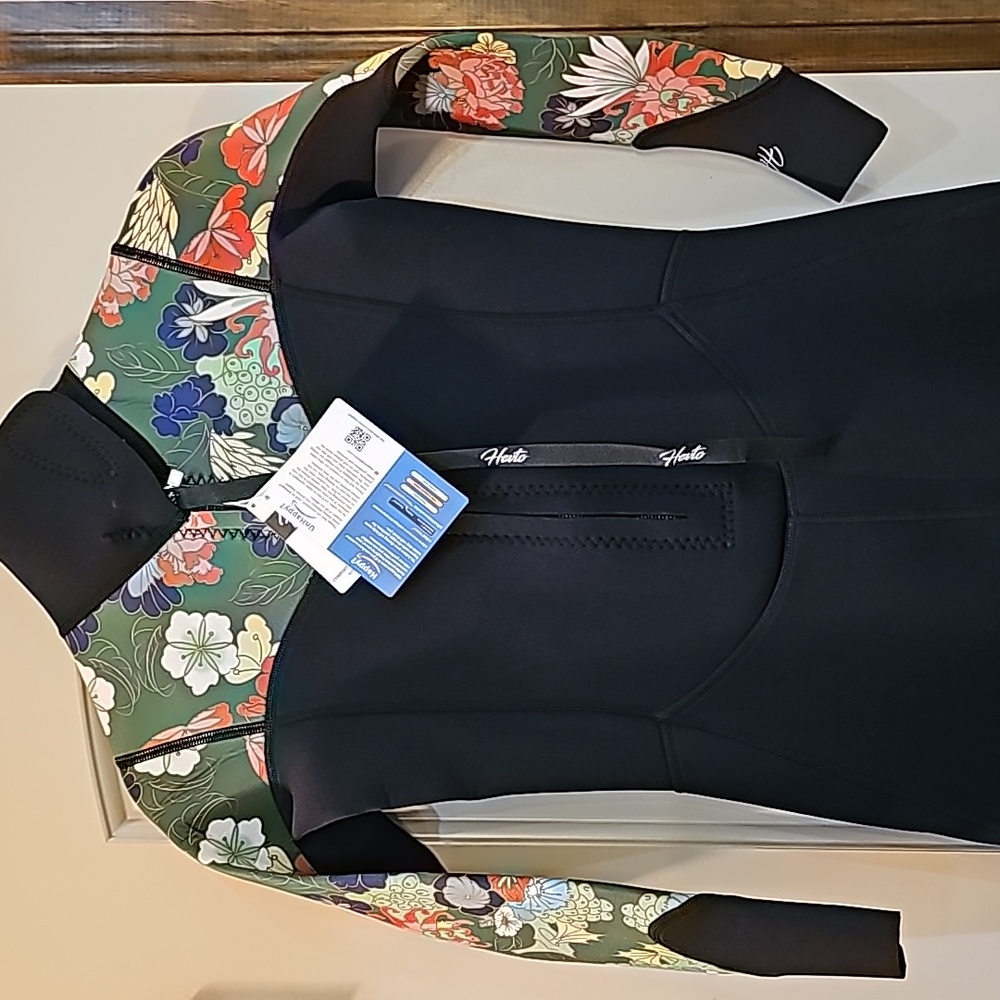 Hevto brand wetsuit size small NWT - Picture 5 of 8